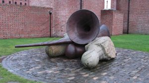 Raleigh’ is made from six separate elements. Scuplture Tony Cragg